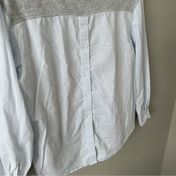 Who What Wear Gray & Light Blue Button Down Back Blouse Size Medium - Picture 12 of 14